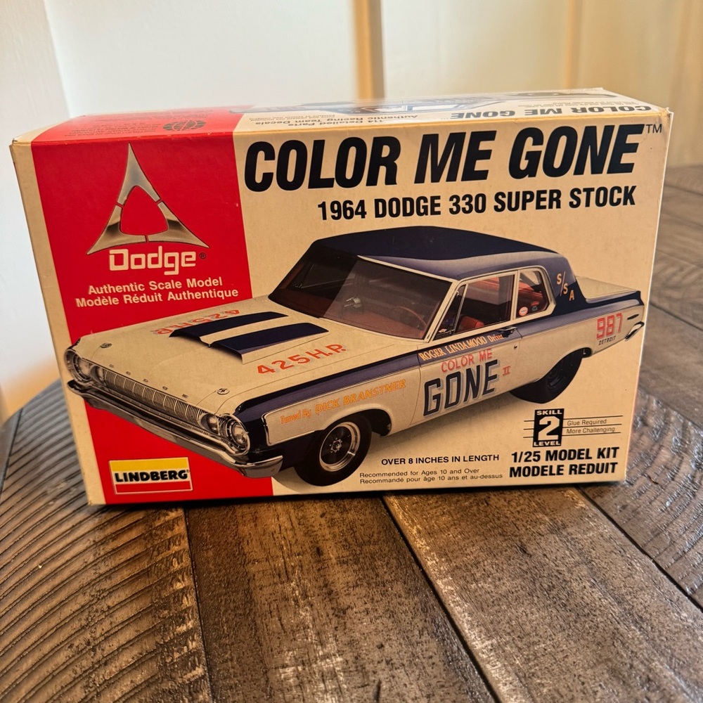 Lindberg 1964 Dodge 330 Super Stock Color Me Gone Roger Lindamood 1:25 Model Kit
